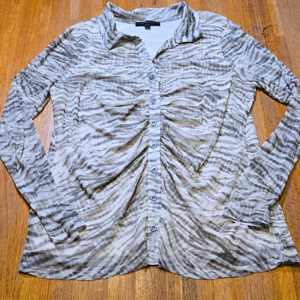 Jane and Delancey Women Large Gray Zebra Button-Down Long Sleeve‎ Blouse
